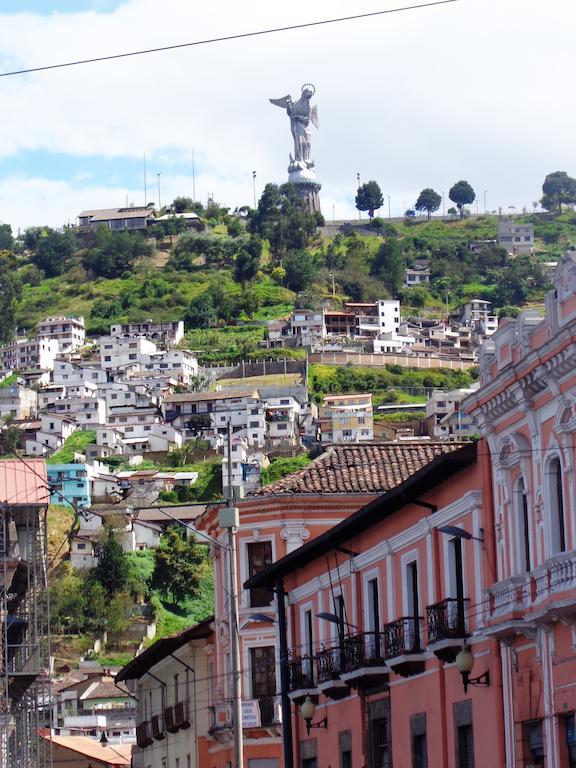 Hostal Yumbo Imperial Quito Exterior foto